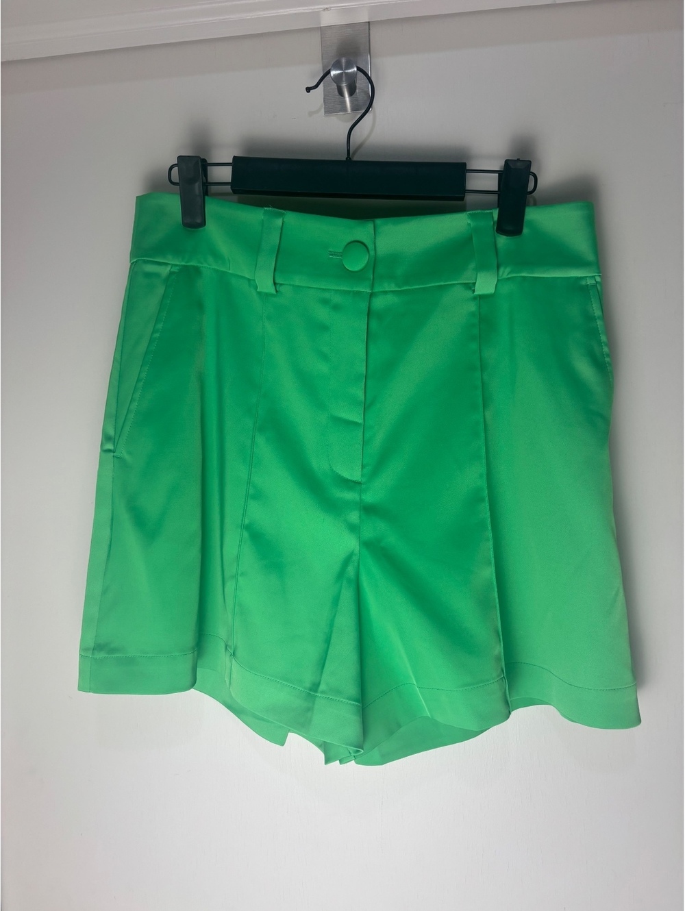 The Drop Women’s Medium Bright Green Satin Tailored High Rise Shorts NWT